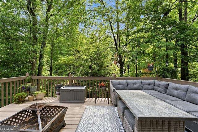 1136 Mossy Rock Road NW, Kennesaw, GA 30152