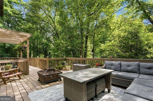 1136 Mossy Rock Road NW, Kennesaw, GA 30152