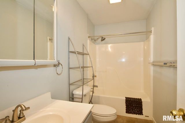 902 W Mill Street 904 906 908, Carbondale, IL 62901