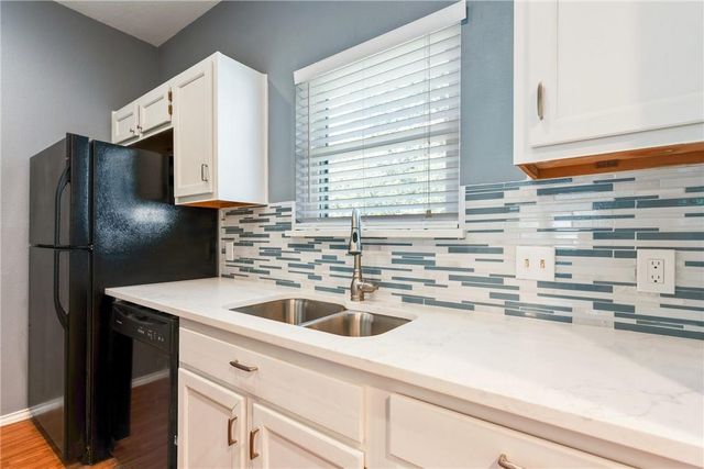 802 S 1st ST 219, Austin, TX 78704