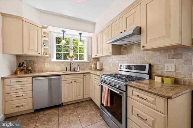 330 BROADMOOR RD, Baltimore, MD 21212