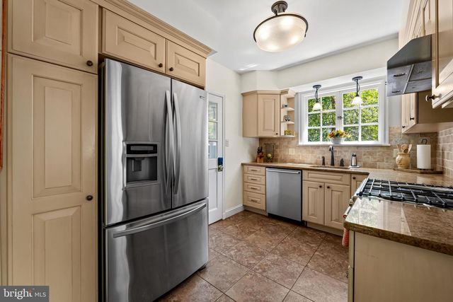 330 BROADMOOR RD, Baltimore, MD 21212