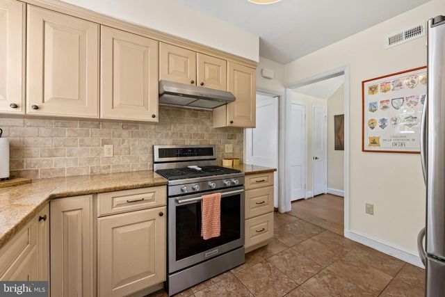 330 BROADMOOR RD, Baltimore, MD 21212
