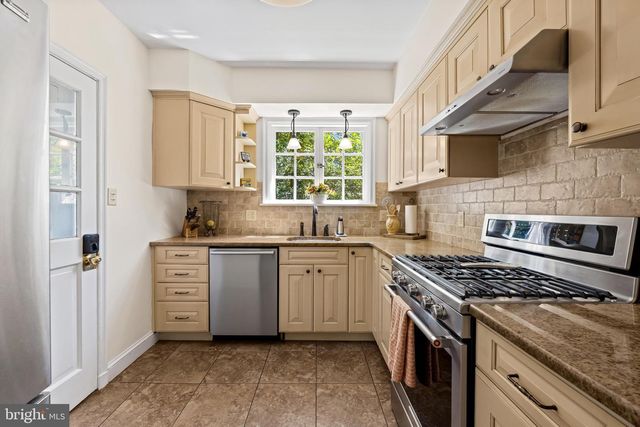 330 BROADMOOR RD, Baltimore, MD 21212