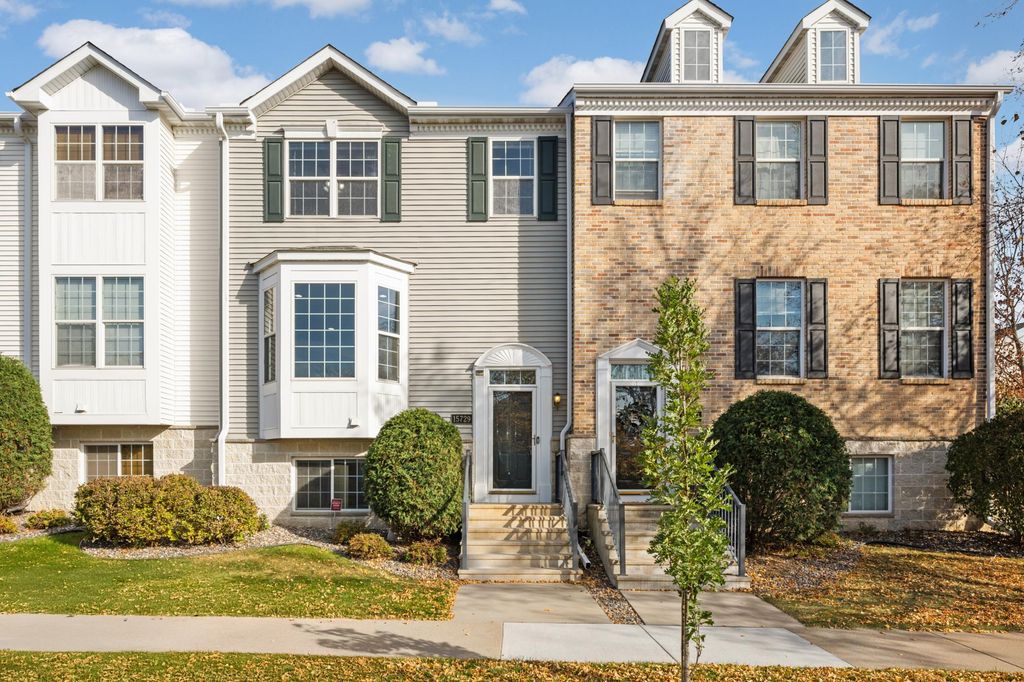 15729 Porchlight Lane, Eden Prairie, MN 55347 — photo 5