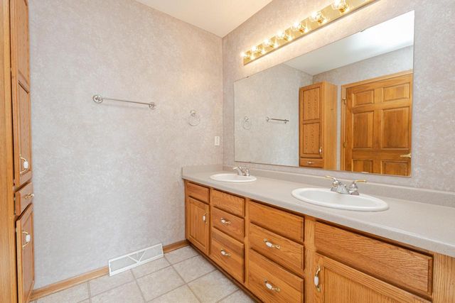 W220N7288 Coventry Meadows COURT, Lisbon, WI 53089