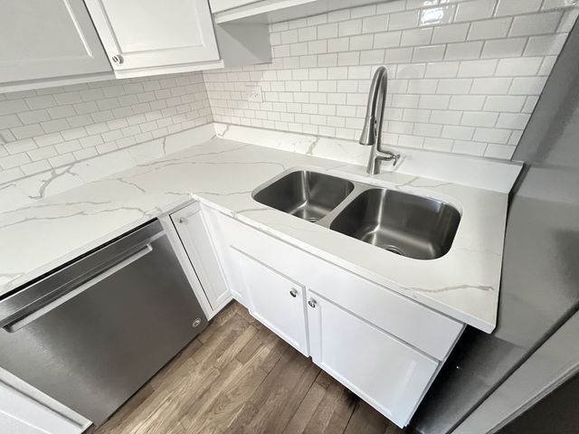 1606 N Poplar Avenue N, Round Lake Beach, IL 60073