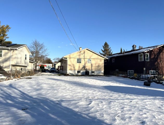 1606 N Poplar Avenue N, Round Lake Beach, IL 60073