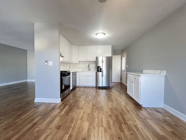 1606 N Poplar Avenue N, Round Lake Beach, IL 60073