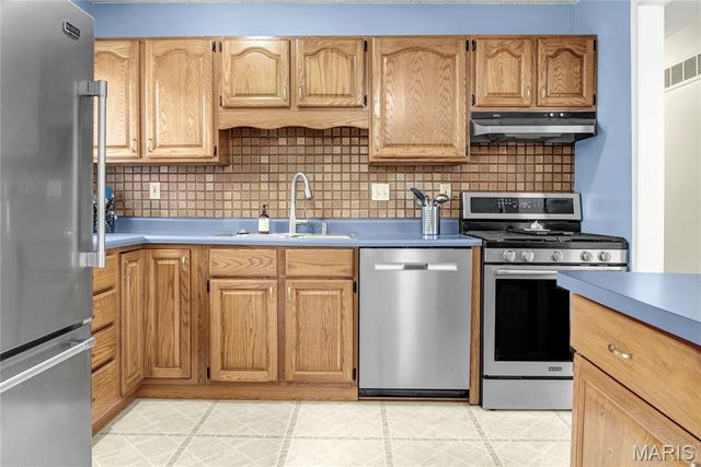 6205 Brogan Dale Circle, St Louis, MO 63128