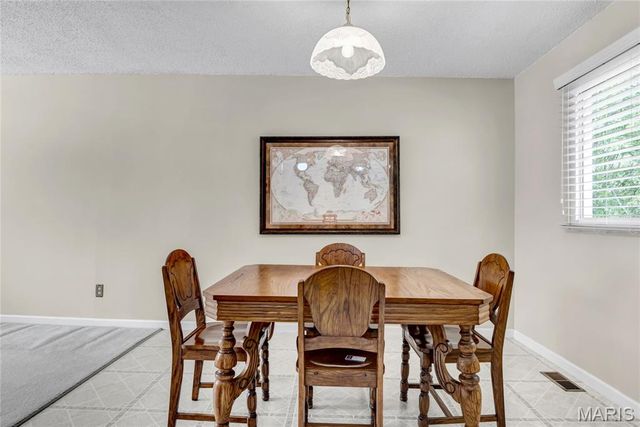 6205 Brogan Dale Circle, St Louis, MO 63128
