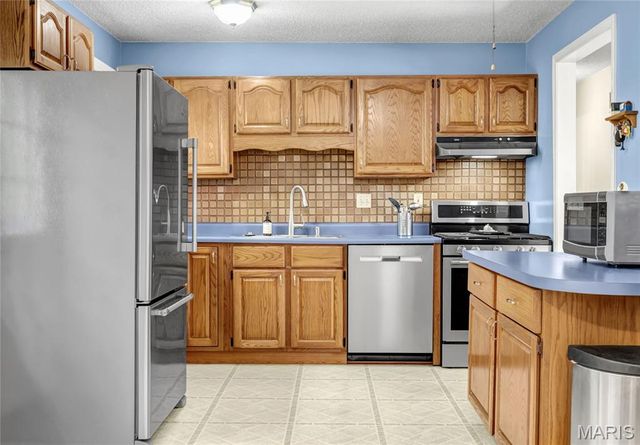 6205 Brogan Dale Circle, St Louis, MO 63128