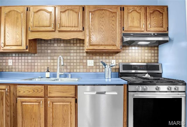 6205 Brogan Dale Circle, St Louis, MO 63128