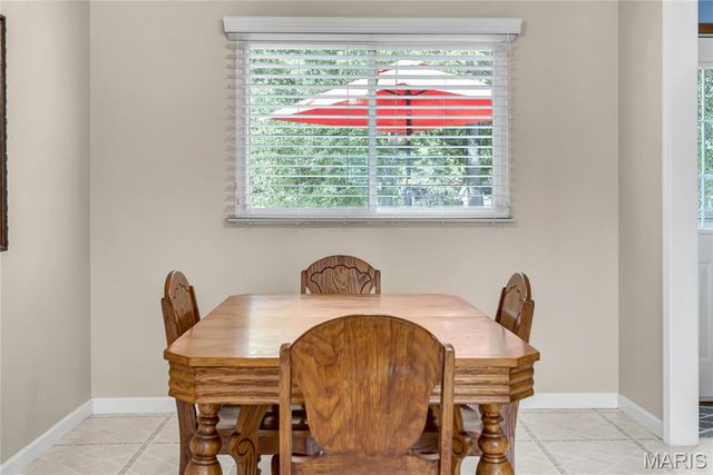 6205 Brogan Dale Circle, St Louis, MO 63128