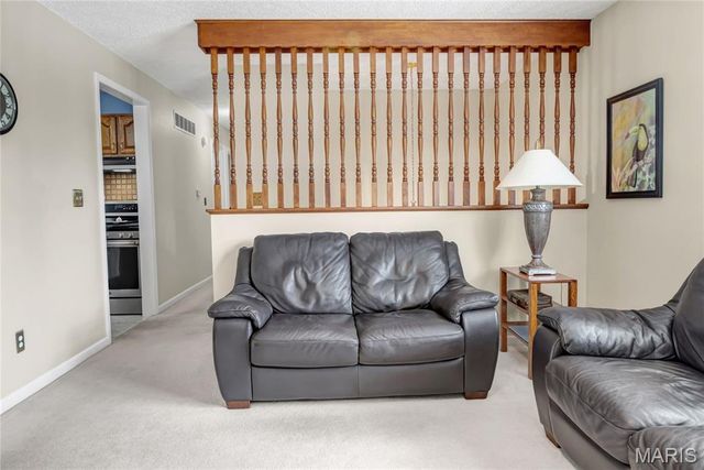 6205 Brogan Dale Circle, St Louis, MO 63128