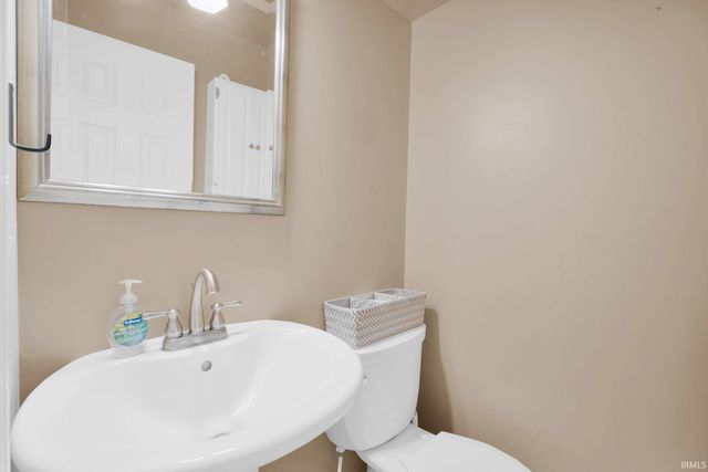 2210 E Boonville New Harmony Road, Evansville, IN 47725