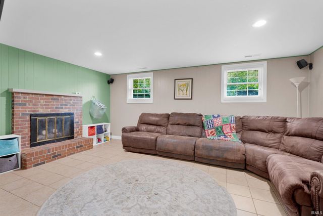 2210 E Boonville New Harmony Road, Evansville, IN 47725