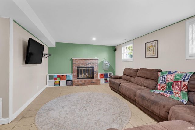 2210 E Boonville New Harmony Road, Evansville, IN 47725