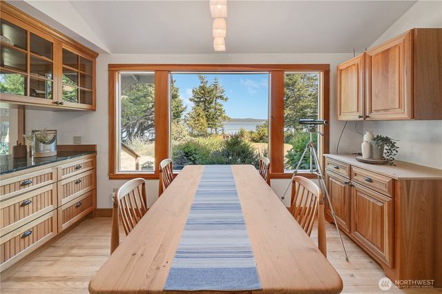 372 Schwartz Road, Nordland, WA 98358