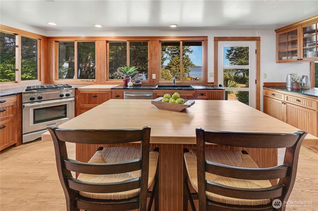 372 Schwartz Road, Nordland, WA 98358