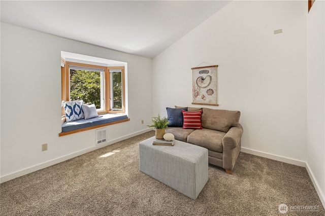 372 Schwartz Road, Nordland, WA 98358