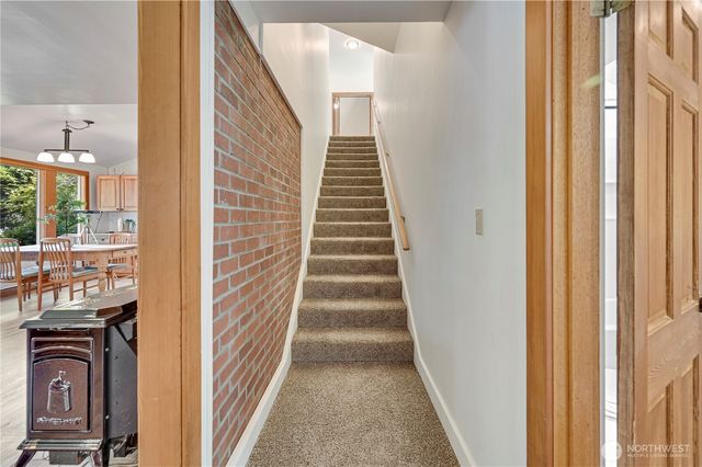 372 Schwartz Road, Nordland, WA 98358