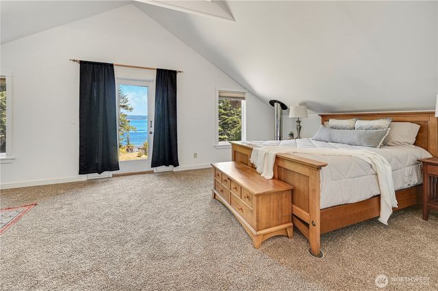 372 Schwartz Road, Nordland, WA 98358