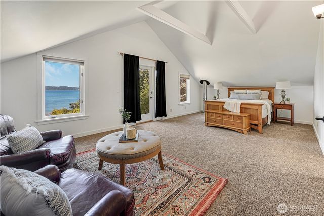 372 Schwartz Road, Nordland, WA 98358