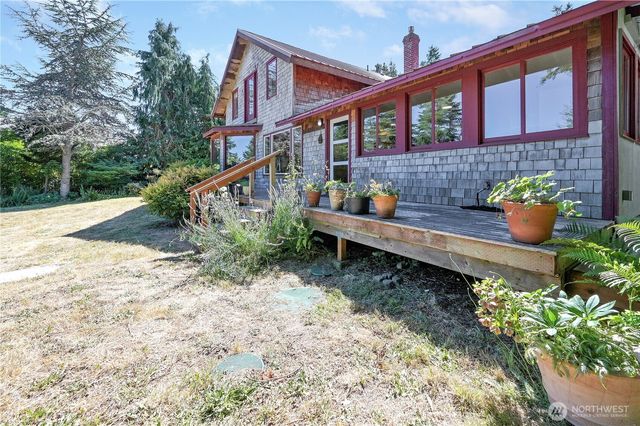 372 Schwartz Road, Nordland, WA 98358