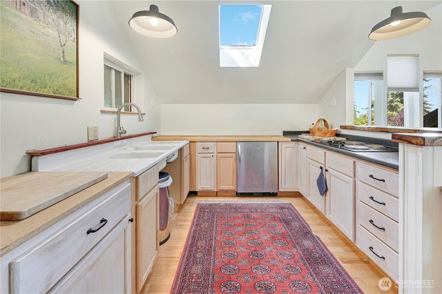 372 Schwartz Road, Nordland, WA 98358