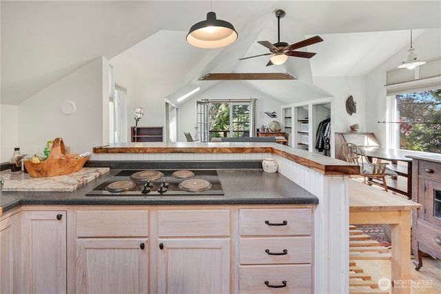 372 Schwartz Road, Nordland, WA 98358
