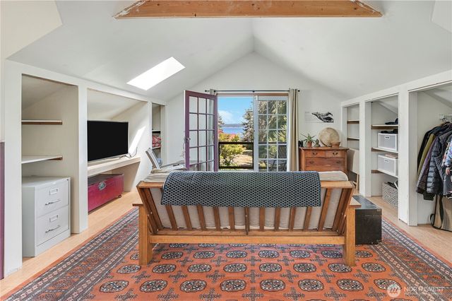 372 Schwartz Road, Nordland, WA 98358