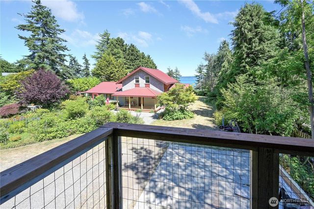 372 Schwartz Road, Nordland, WA 98358