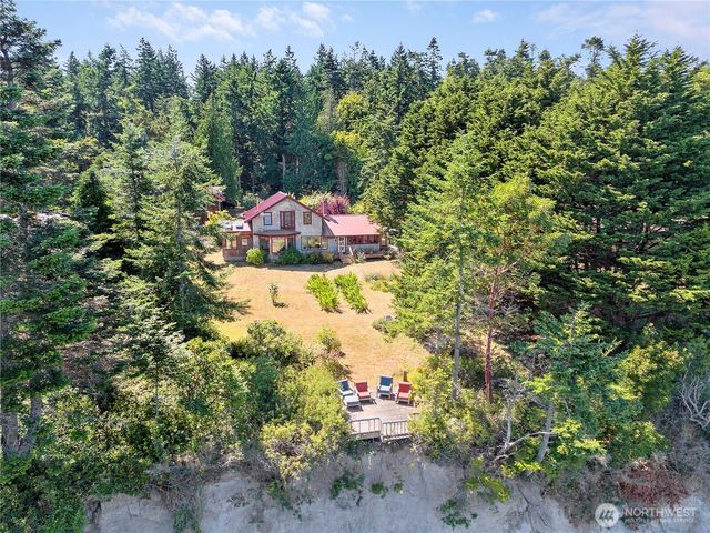 372 Schwartz Road, Nordland, WA 98358