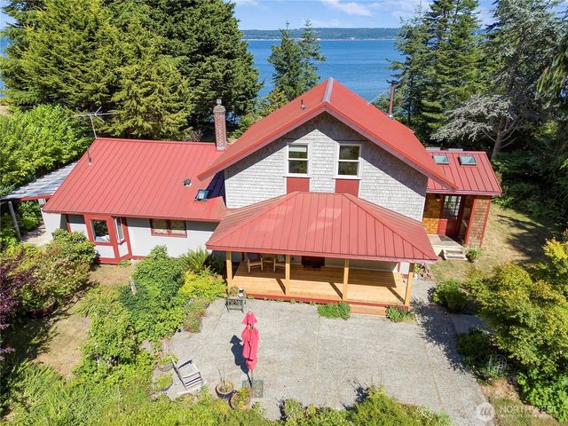 372 Schwartz Road, Nordland, WA 98358