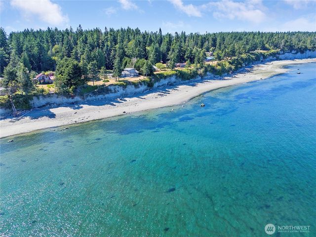 372 Schwartz Road, Nordland, WA 98358