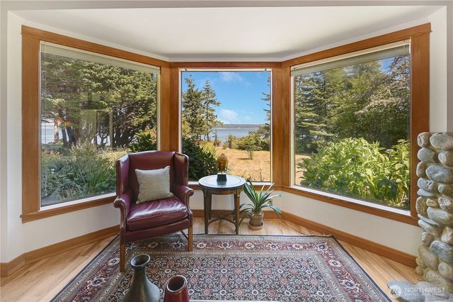 372 Schwartz Road, Nordland, WA 98358