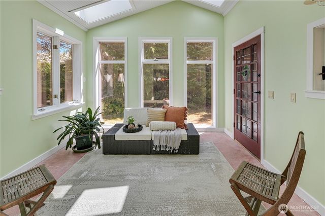 372 Schwartz Road, Nordland, WA 98358