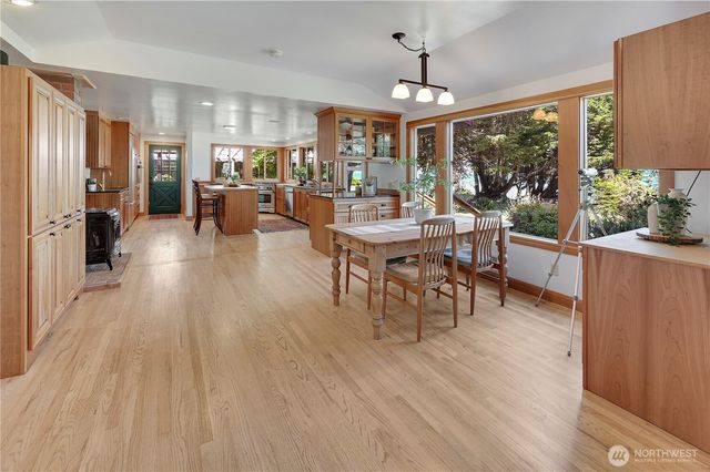 372 Schwartz Road, Nordland, WA 98358