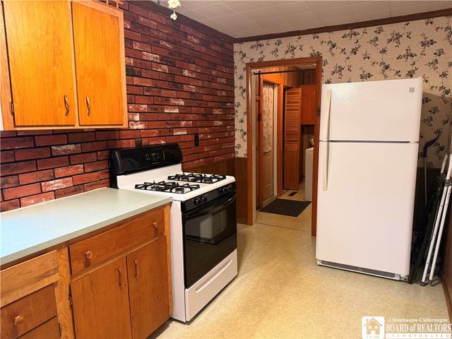 60 Cleveland Avenue, Salamanca, NY 14779