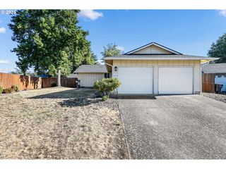 2195 COSMOLEDO St, Eugene, OR 97402