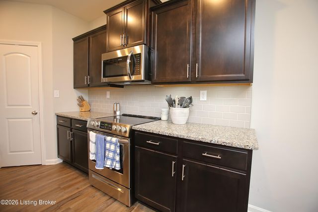 12015 Parkside Vista Ln, Louisville, KY 40229