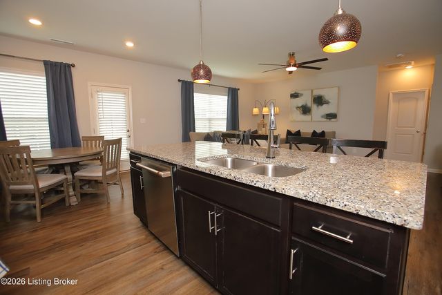 12015 Parkside Vista Ln, Louisville, KY 40229