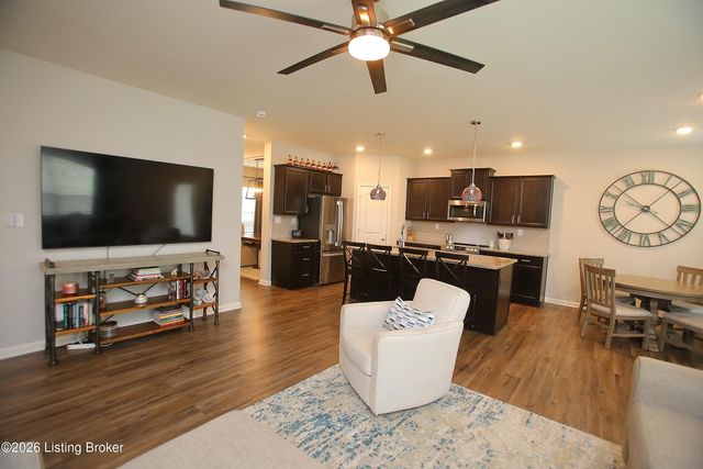 12015 Parkside Vista Ln, Louisville, KY 40229