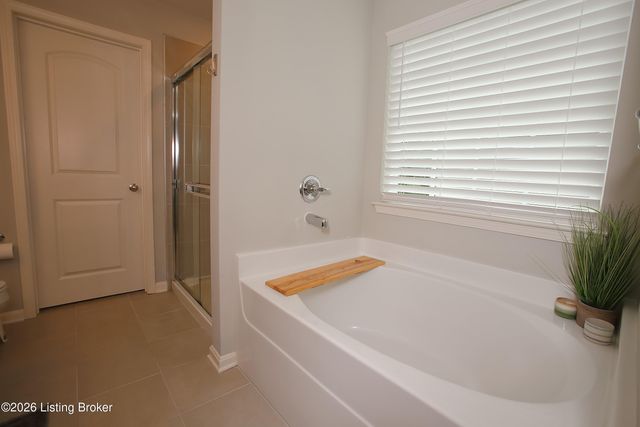 12015 Parkside Vista Ln, Louisville, KY 40229