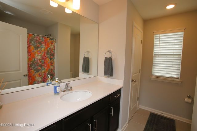 12015 Parkside Vista Ln, Louisville, KY 40229