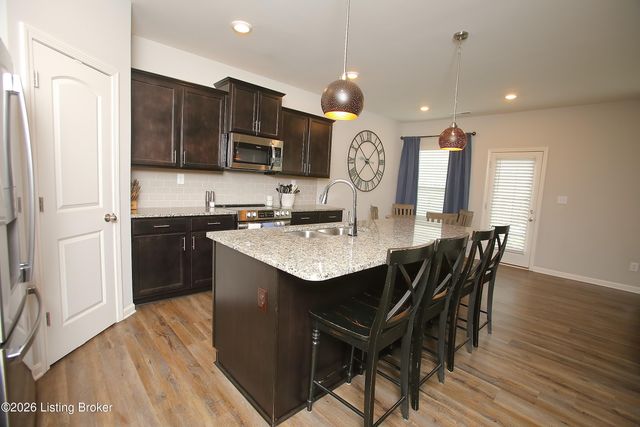12015 Parkside Vista Ln, Louisville, KY 40229