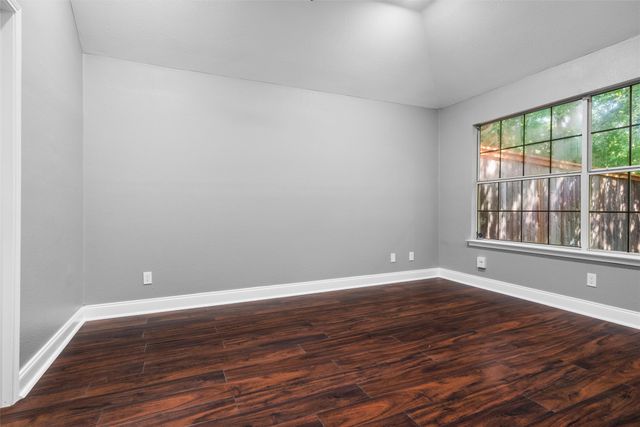 2401 Bennington Drive, Arlington, TX 76018