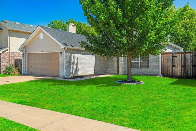 2401 Bennington Drive, Arlington, TX 76018