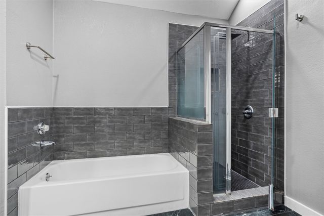 2401 Bennington Drive, Arlington, TX 76018